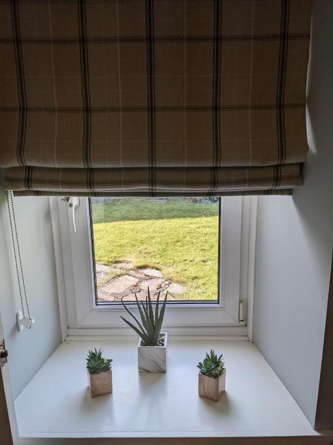 טומינטול Ailnack Cottage -Cheerful Cottage With Secure Garden And Off Street Parking Sleeps 4 מראה חיצוני תמונה