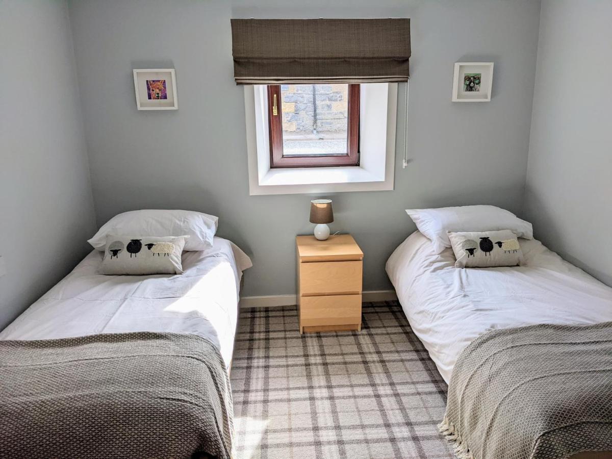 טומינטול Ailnack Cottage -Cheerful Cottage With Secure Garden And Off Street Parking Sleeps 4 מראה חיצוני תמונה